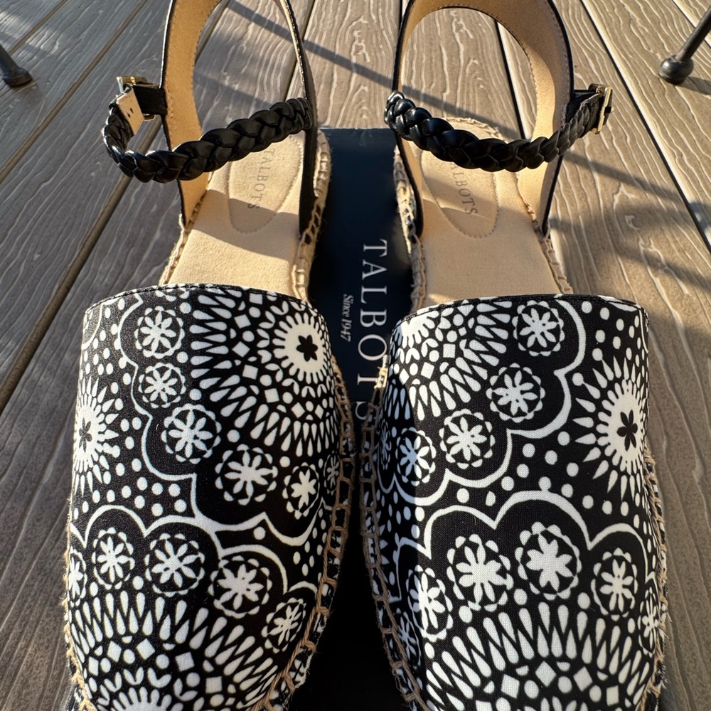 Talbots Black & White Floral Pattern Espadrille Sandals Size 10 ~ New in Box!!🖤🤍 - Picture 2 of 8